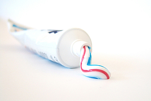 Zahnpasta-Test: Weißere Zähne gibts auch mit Universalcremes