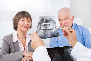Patienteninfo: Der Besuch beim Zahnarzt schützt vor Covid-19