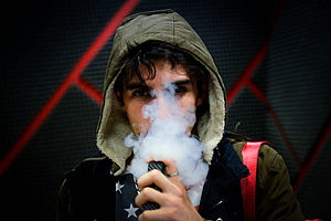 Neue Studie zeigt: E-Zigaretten schaden langfristig ähnlich wie Tabak