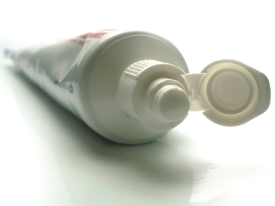 Zahnpasta ohne Mikroplastik erfolgreich getestet