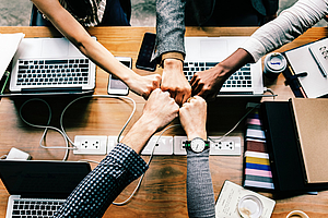 Pünktlich, zuverlässig, organisiert: In der digitalen Arbeitswelt zählen auch „klassische Tugenden“ 