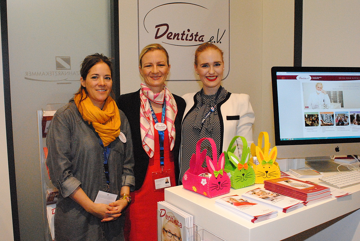 Dr. Eva Gärtner, Dentista-Mitglied, Juliane von Hoyningen-Huene und Dr. Magdalea Wilczak, Präsidentin Young Dentists Worldwide (Bildquelle: Dentista e.V.)