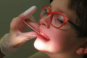 Kinderzahnheilkunde in GB: Deutsche Zahnärztin setzt sich für höhere Standards ein
