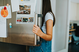 Verbot von Kindermarketing für Fast Food, Snacks und Süßes gefordert