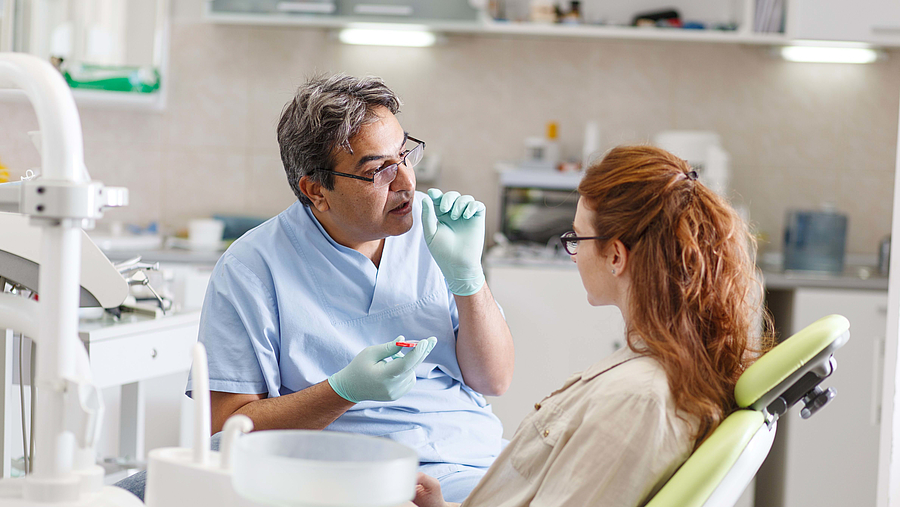 Patienteninfo: Erhöhter Festzuschuss für Zahnersatz: Anpassung älterer Heil- und Kostenpläne möglich