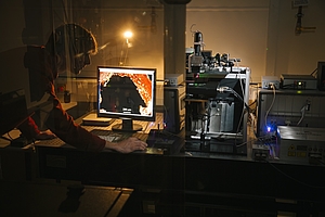 Laserlicht spürt Tumore auf: Wie optische Technologien die Krebsdiagnostik verbessern