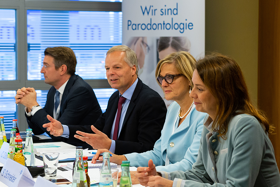 DG PARO präsentiert neue S3-Leitlinien auf dem Deutschen Zahnärztetag in Frankfurt