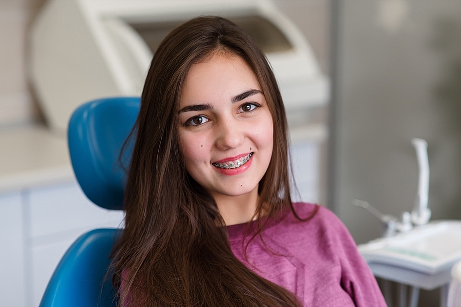 Zahnpflege bei Jugendlichen zum Tag der Zahngesundheit: Die „Mundjuwelen“ pflegen