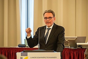 Dr. Torsten Tomppert als Präsident der Landeszahnärztekammer Baden-Württemberg bestätigt