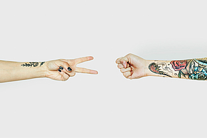 Lange Fingernägel, zerrissene Jeans, auffällige Tattoos - was ist erlaubt?