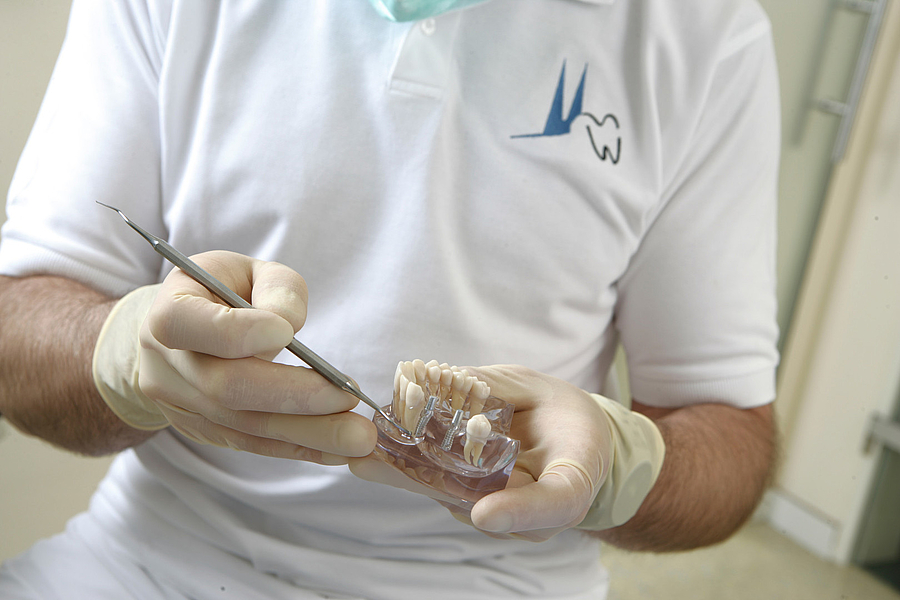 Patienteninfo Zahnimplantate: Welche Vorteile haben sie?
