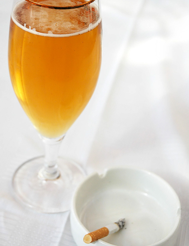 Nikotin und Alkohol beeinflussen die Haltbarkeit von Füllungen