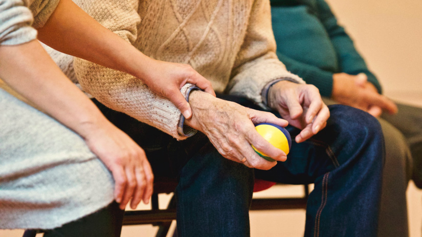 Zahnärzte und Pflege machen sich gemeinsam stark für eine verbesserte Mundgesundheit bei pflegebedürftigen Menschen