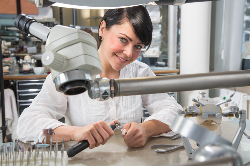 Frauen prägen zunehmend das Zahntechniker-Handwerk