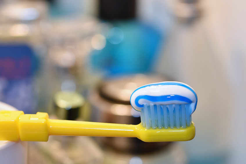Bohne statt Erbse: Viele Kinder putzen mit zu viel Zahnpasta