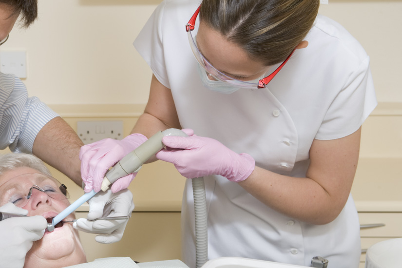 Zahngesundheit und Zahnvorsorge als elementaren Bestandteil der Pflege verankern